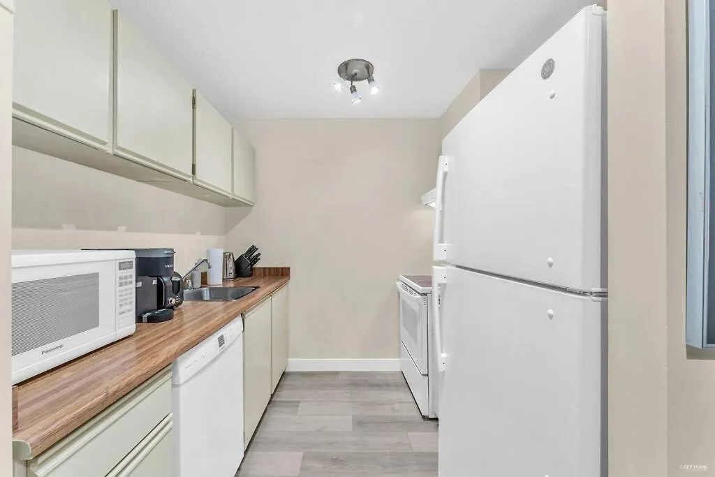 Beautiful City Two Beds Suite With Free Parking Vancouver Apartment